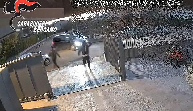 estorsione violenta a imprenditore bergamasco arrestato un avvocato forniva copertura 8216legale8217 alle richieste dei malviventi