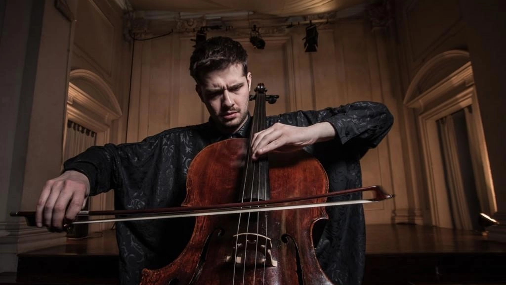 Il violoncellista Lamberto Curtoni