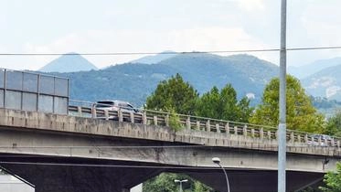 Il viadotto della principale via di accesso al “paese del cemento“ dovrà essere sistemato perché costruito male. Quasi un...