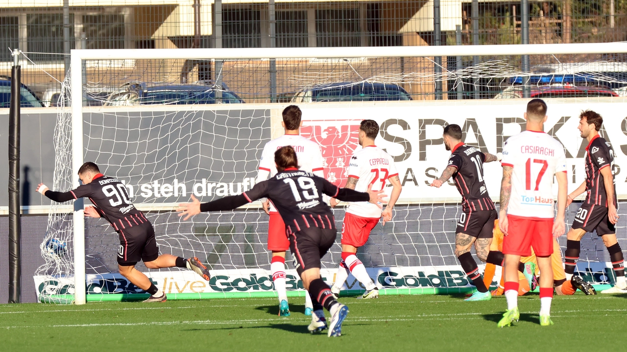 Il gol di Federico Bonazzoli che apre le marcature Il gol di Federico Bonazzoli che apre le marcature