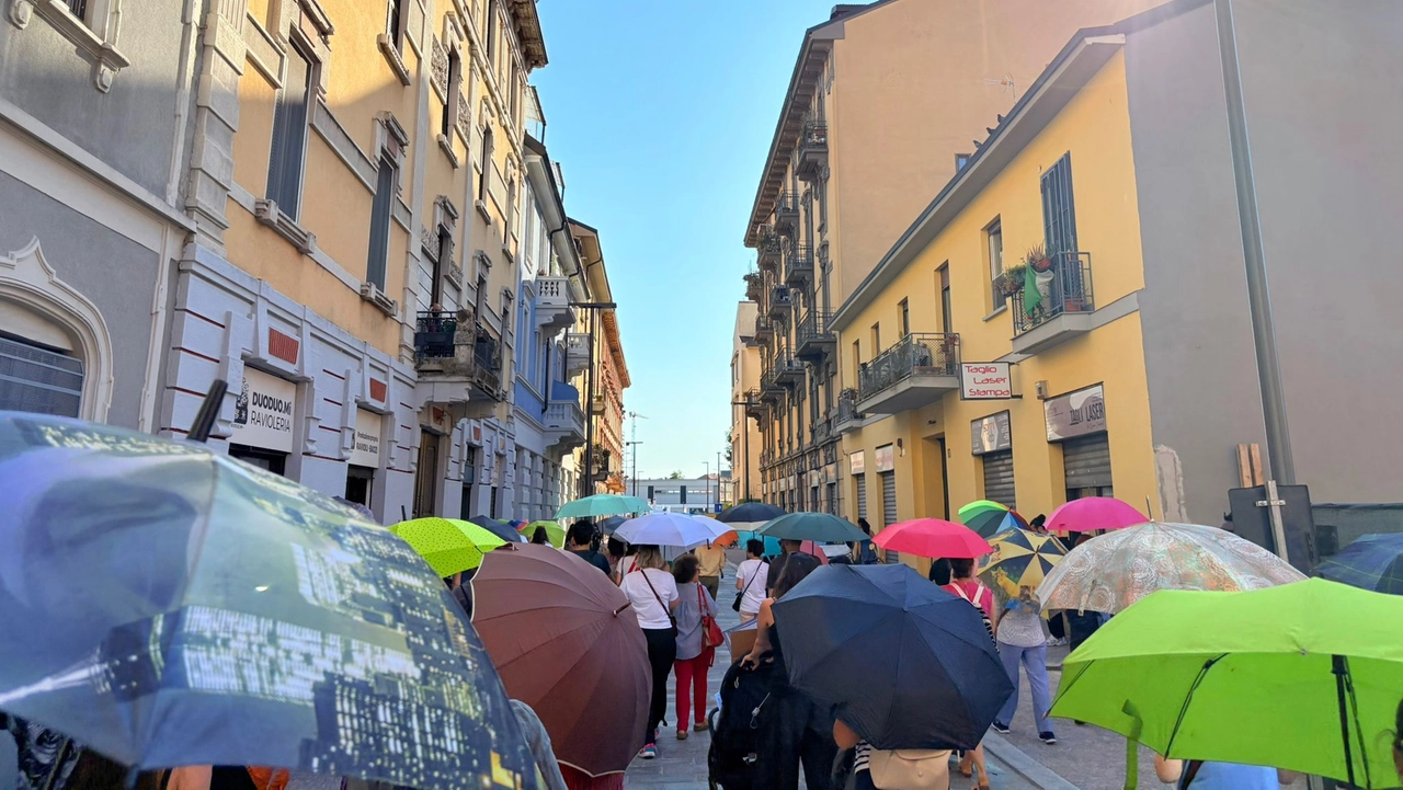 Alcuni momenti della manifestazione organizzata giovedì sera, alla quale hanno partecipato un centinaio di abitanti Alcuni momenti della manifestazione organizzata giovedì sera, alla quale hanno partecipato un centinaio di abitanti