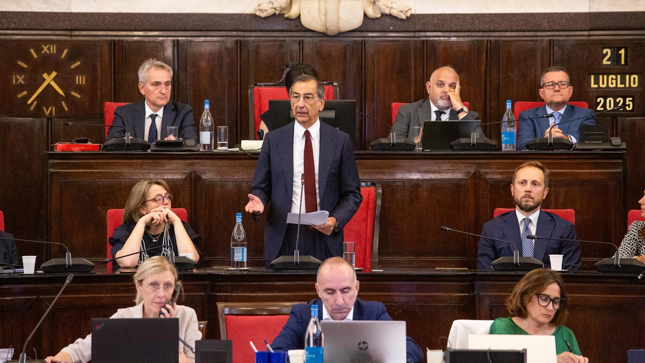 Il sindaco Beppe Sala in Consiglio comunale