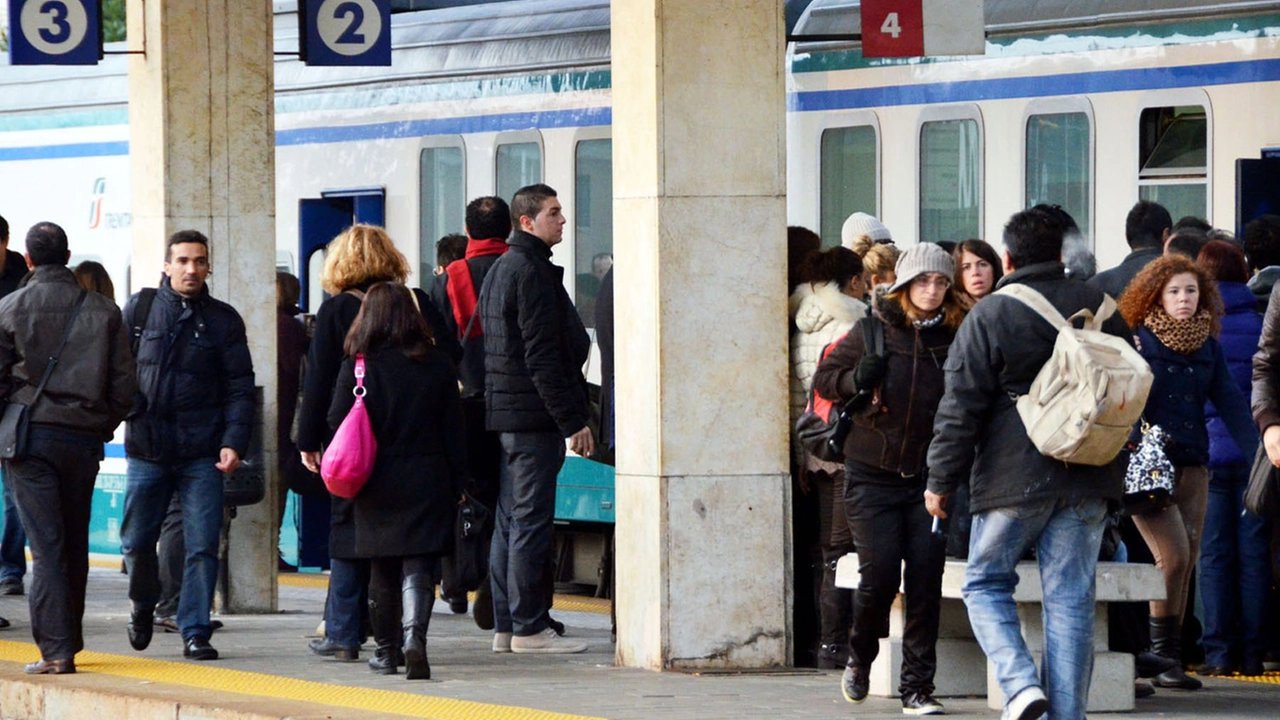 Pendolari sulla linea ferroviaria Milano-Tirano Pendolari sulla linea ferroviaria Milano-Tirano