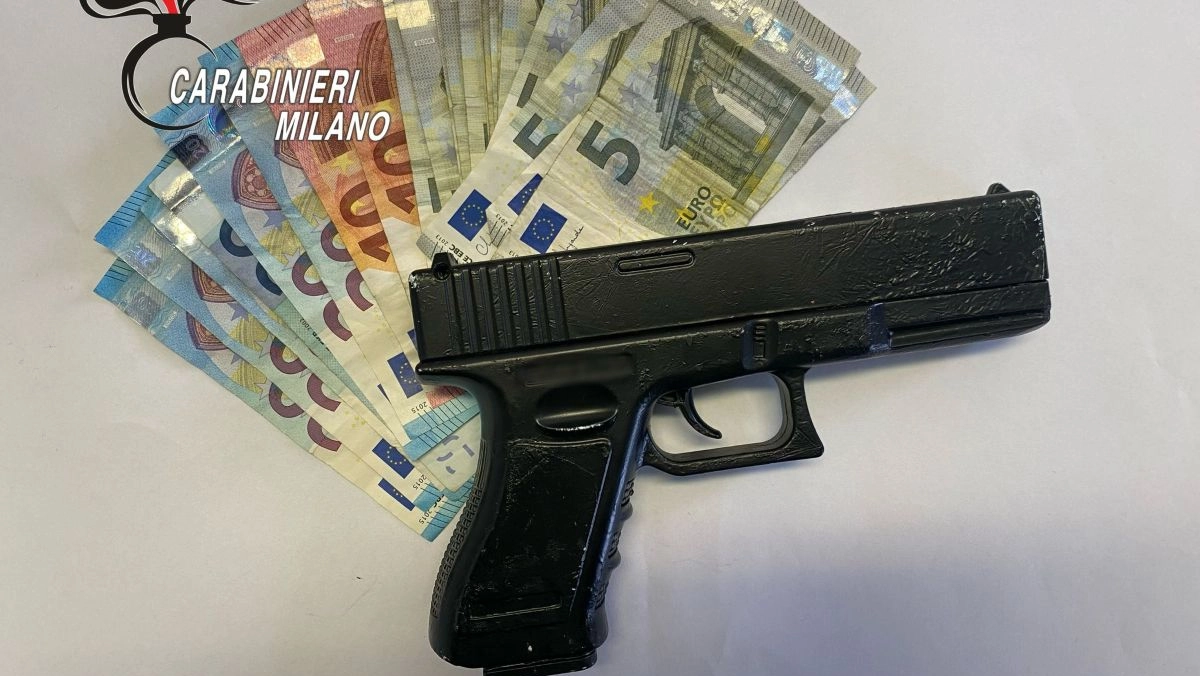 Materiale sequestrato dai carabinieri Materiale sequestrato dai carabinieri