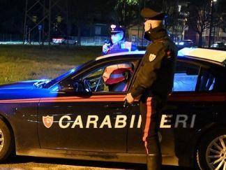 Pestaggio al minimarket. Sangue per una sigaretta