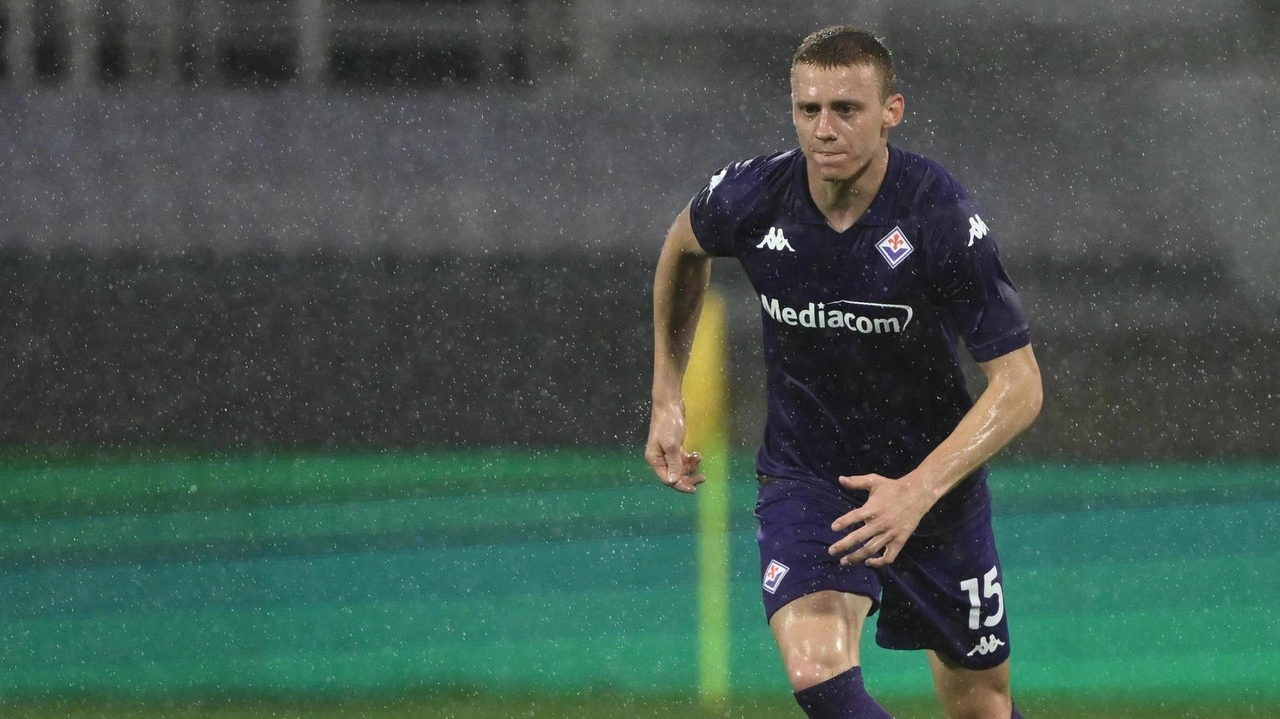 Pietro Comuzzo (20 anni, difensore della Fiorentina) è nel mirino dei rossoneri Il centrale è in ballottaggio con Giovanni Leoni del Parma dopo l’addio di Thiaw Pietro Comuzzo (20 anni, difensore della Fiorentina) è nel mirino dei rossoneri Il centrale è in ballottaggio con Giovanni Leoni del Parma dopo l’addio di Thiaw