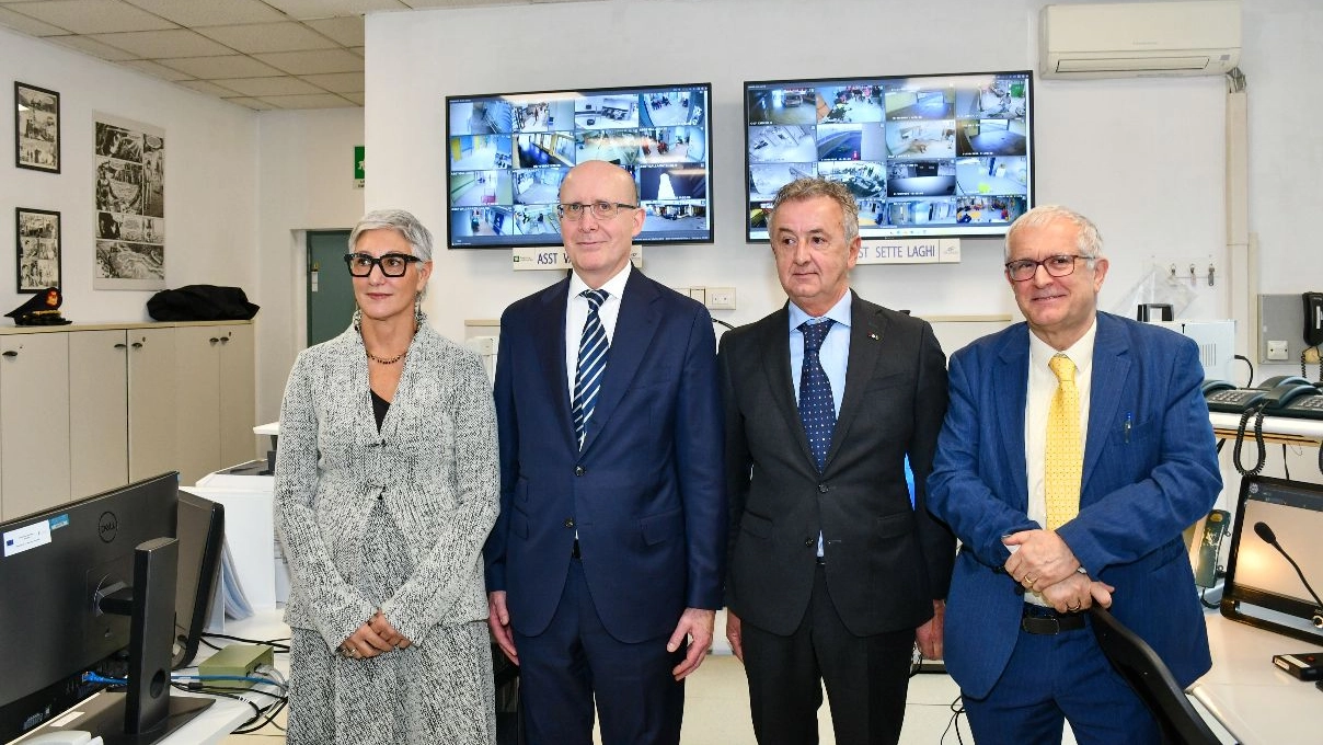 L'iniziativa è stata presentata ai vertici della direzione ospedaliera alla presenza di prefetto e questore di Varese L'iniziativa è stata presentata ai vertici della direzione ospedaliera alla presenza di prefetto e questore di Varese