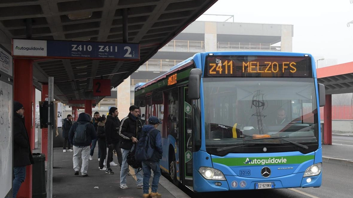 Autoguidovie offre patenti gratis per autisti di autobus con il progetto "Academy", promuovendo l'occupazione giovanile e di genere. Autoguidovie offre patenti gratis per autisti di autobus con il progetto "Academy", promuovendo l'occupazione giovanile e di genere.