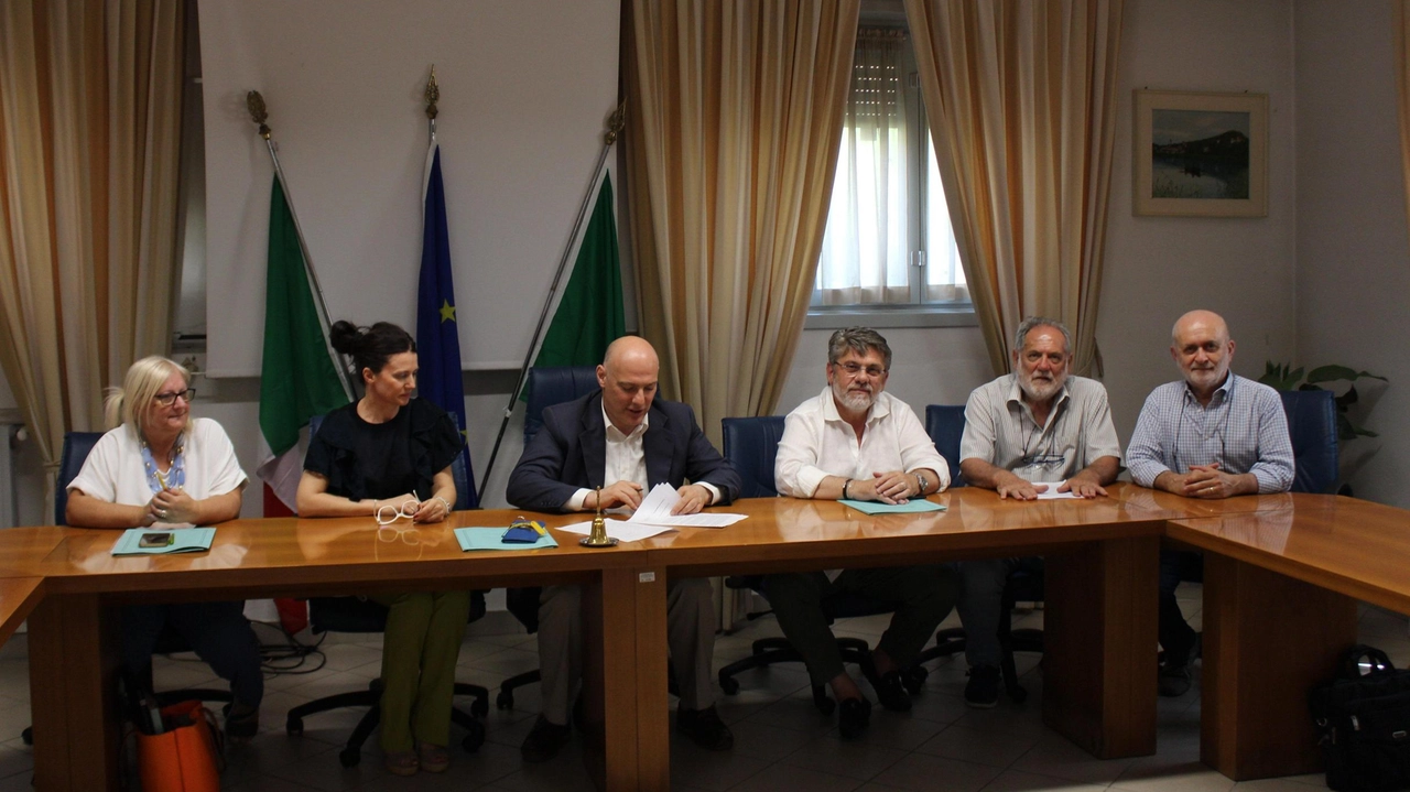 Intesa siglata tra Comune di Zelo e i rappresentanti sindacali di Cgil, Cisl e Uil su fronte delle Politiche sociali,... Intesa siglata tra Comune di Zelo e i rappresentanti sindacali di Cgil, Cisl e Uil su fronte delle Politiche sociali,...