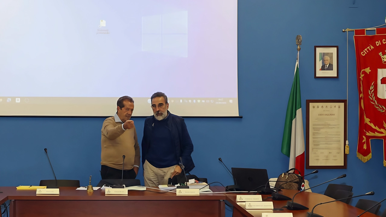 Il presidente del consiglio comunale Giovanni Albano a sinistra e il segretario generale Fabrizio Brambilla Il presidente del consiglio comunale Giovanni Albano a sinistra e il segretario generale Fabrizio Brambilla