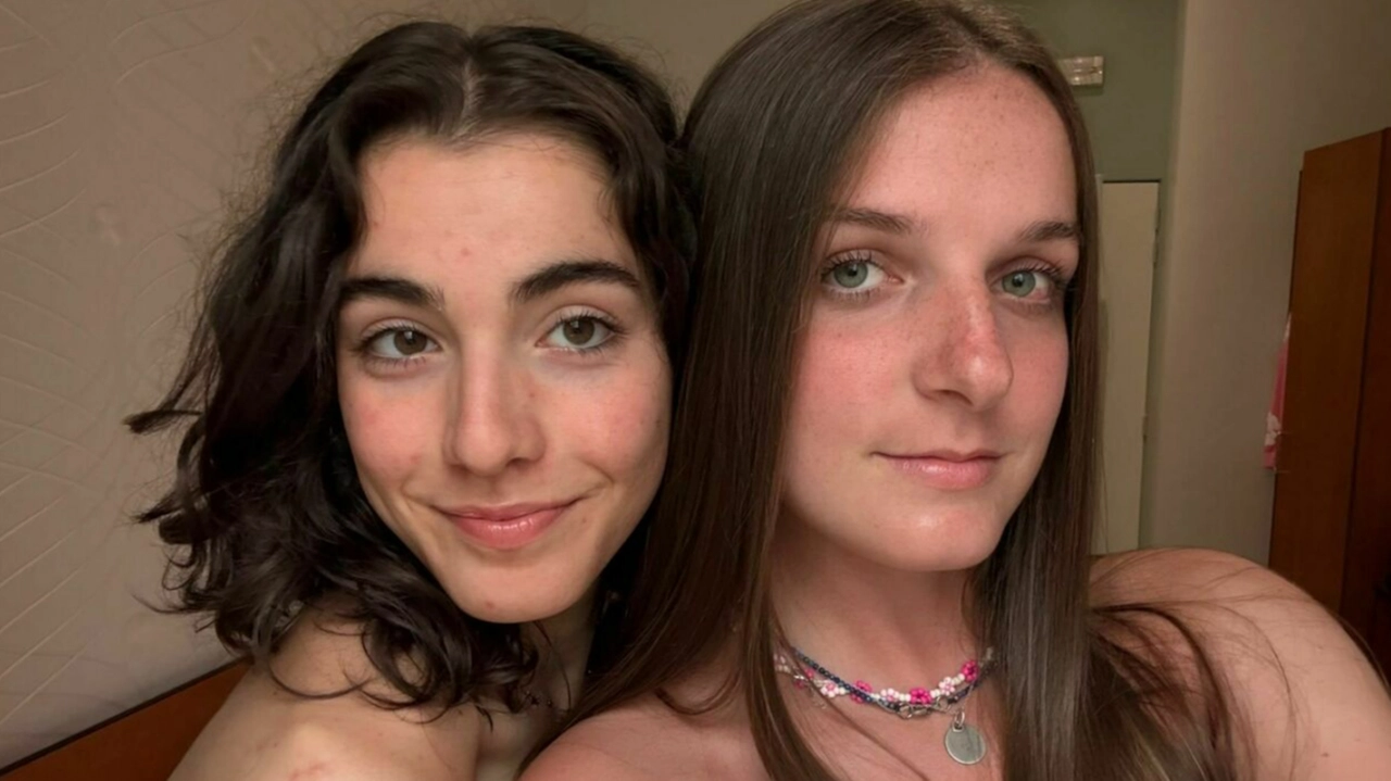 Milena Marangon e Giorgia Cagliani morte a 21 anni dopo essere state travolte da un furgone a Brivio Milena Marangon e Giorgia Cagliani morte a 21 anni dopo essere state travolte da un furgone a Brivio