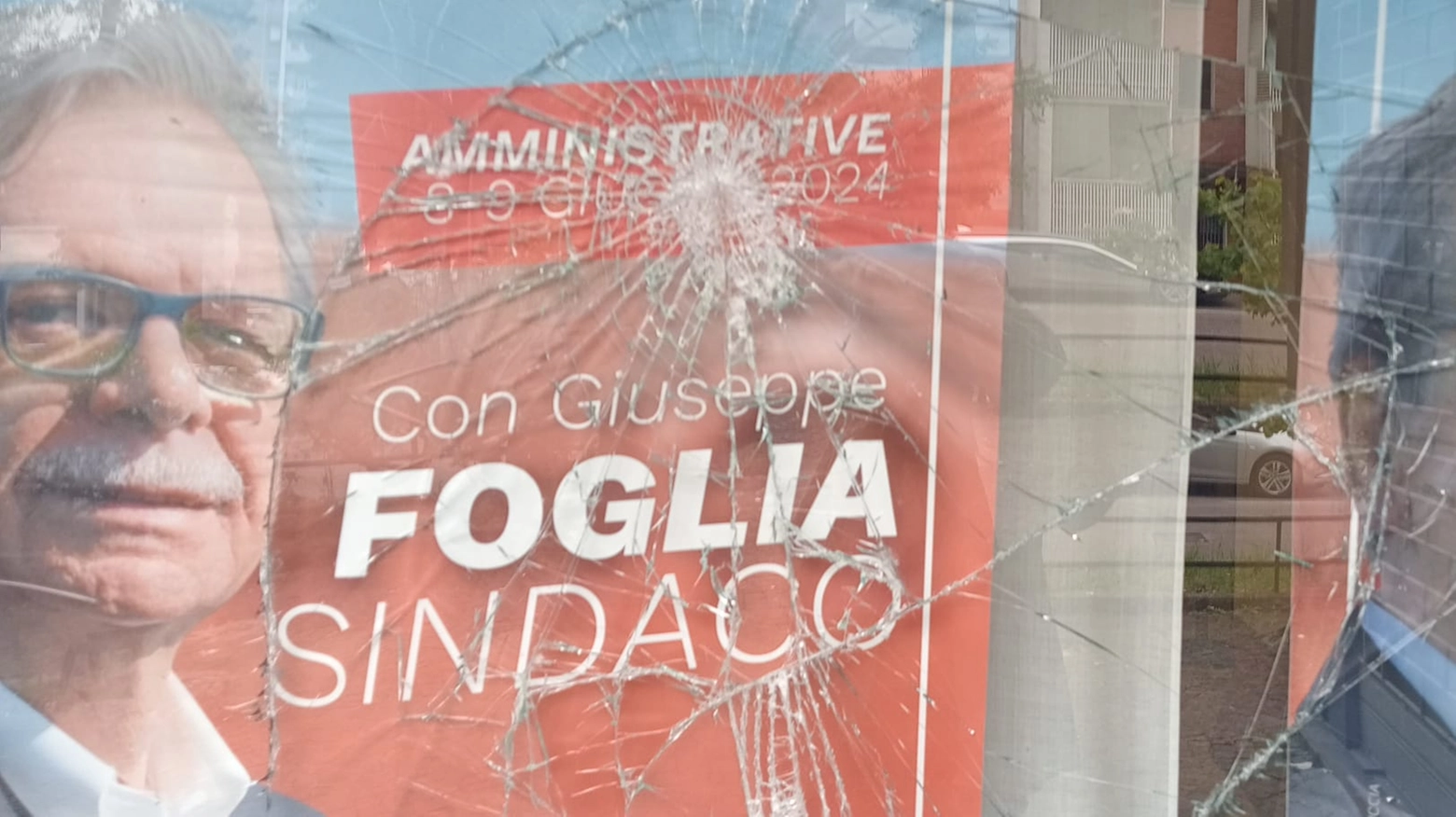Danneggiata sede candidato sindaco Rozzano Giuseppe Foglia