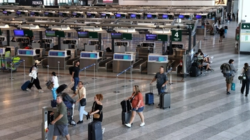 “Una violenza sessuale non si basa sui secondi”. La hostess di Malpensa molestata dal sindacalista: ecco perché la Cassazione lo rimanda davanti ai giudici