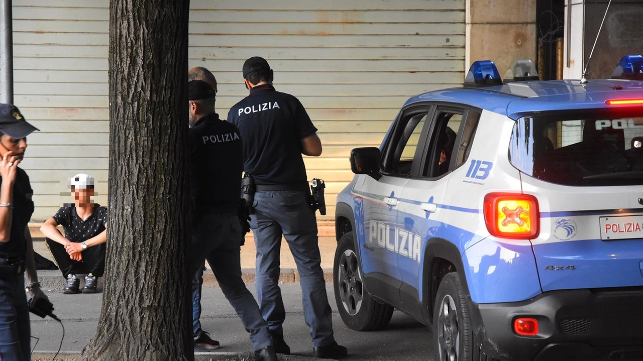 In piazza delle Vittoria a Pavia è dovuta intervenire la polizia per sedare una rissa tra ragazzini (Immagine d'archivio) In piazza delle Vittoria a Pavia è dovuta intervenire la polizia per sedare una rissa tra ragazzini (Immagine d'archivio)