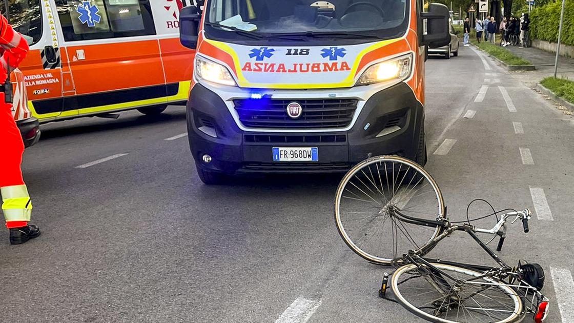 Ragazzino di 12 anni in bici travolto da un’auto a Sovico: è in condizioni gravissime