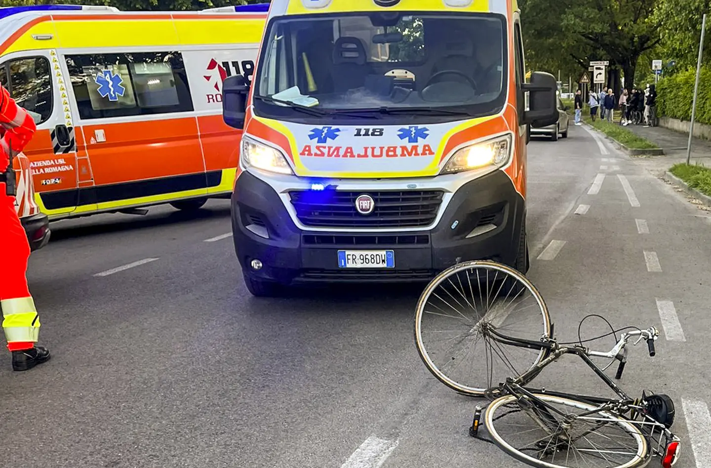 Ragazzino di 12 anni in bici travolto da un’auto a Sovico: è in condizioni gravissime