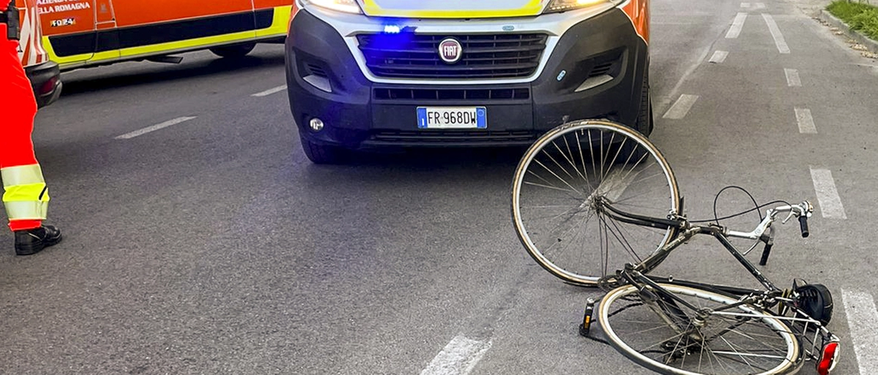 Ragazzino di 12 anni in bici travolto da un’auto a Sovico: è in condizioni gravissime