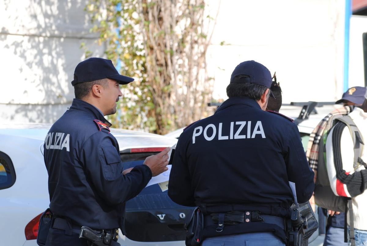 Brescia, un mini market della droga a casa: arrestato uno spacciatore Brescia, un mini market della droga a casa: arrestato uno spacciatore