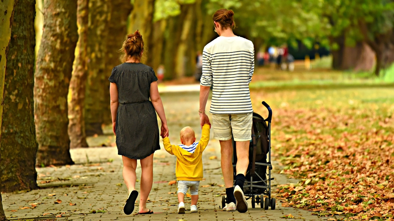 Una foto di repertorio di una famiglia Una foto di repertorio di una famiglia