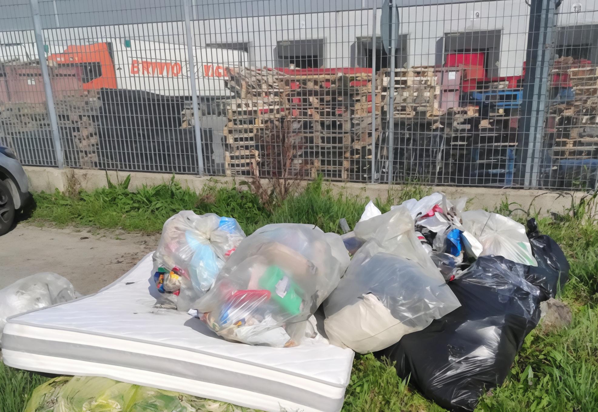 Rifiuti abbandonati. Pugno duro a Trezzo Rifiuti abbandonati. Pugno duro a Trezzo