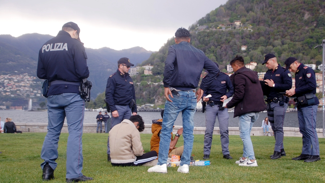 Controlli della Polizia sul lungolago di Como