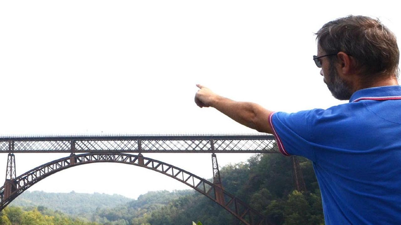 Il ponte San Michele è un'imponente opera d'ingegneria che però ora risente del passare degli anni Il ponte San Michele è un'imponente opera d'ingegneria che però ora risente del passare degli anni