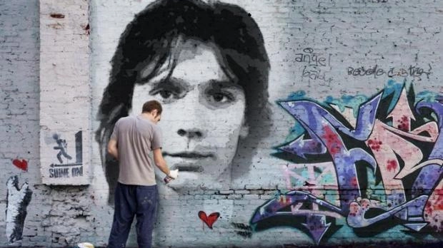 Fratelli d’Italia: "Un tentativo di intimidazione che offende la democrazia". La replica di “Sinistra per Novate“: "Contrari all’imposizione del ricordo".