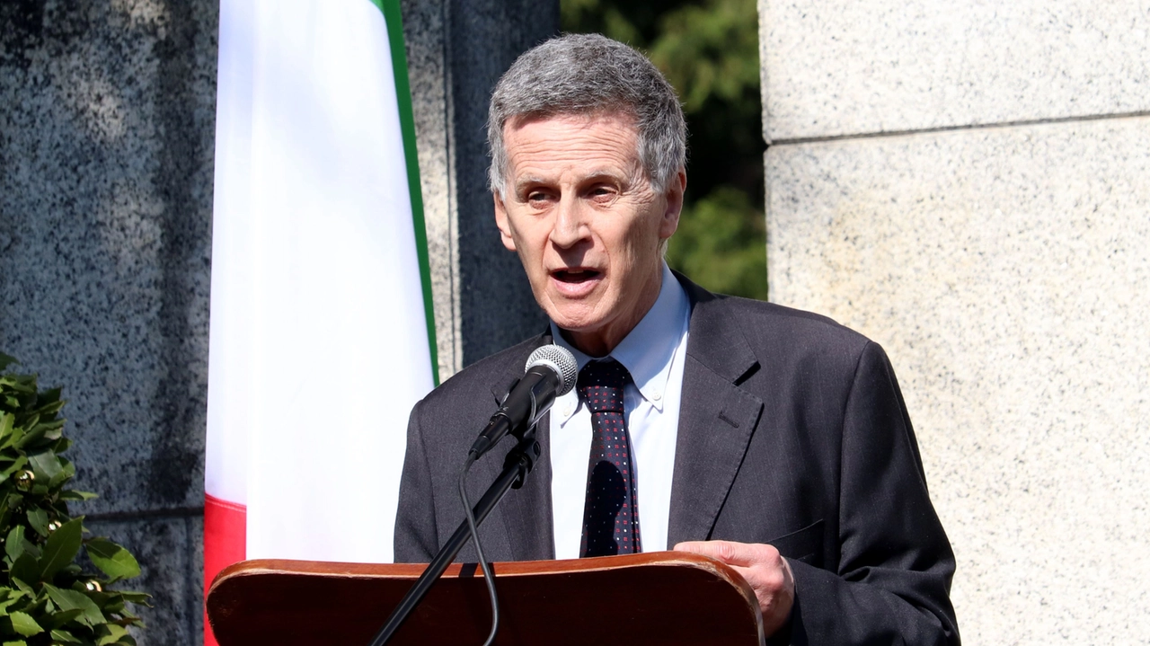 Stella Roberto Cenati ANPI - foto ipp- clemente marmorino- milano 23 04 2020- cimitero maggiore -commemorazione festa della liberazione - con roberto cenati presidente dell anpi Stella Roberto Cenati ANPI - foto ipp- clemente marmorino- milano 23 04 2020- cimitero maggiore -commemorazione festa della liberazione - con roberto cenati presidente dell anpi