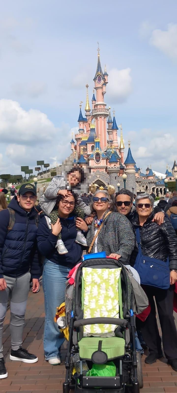 Disabilità e inclusione, Maria e Fortunato: “Il viaggio con Roberta è stato d’ispirazione. Così regaliamo alle famiglie il sogno di Disneyland Paris” Disabilità e inclusione, Maria e Fortunato: “Il viaggio con Roberta è stato d’ispirazione. Così regaliamo alle famiglie il sogno di Disneyland Paris”