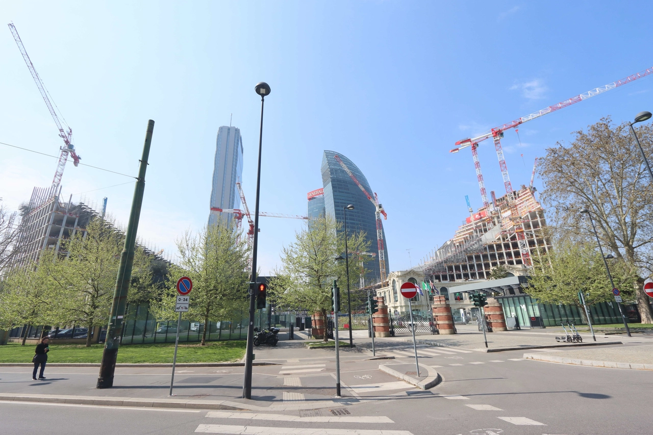 Milano 09042025 Edificio Citywave city wave a Citylife Piazza tre Torri foto Ansa Salmoirago