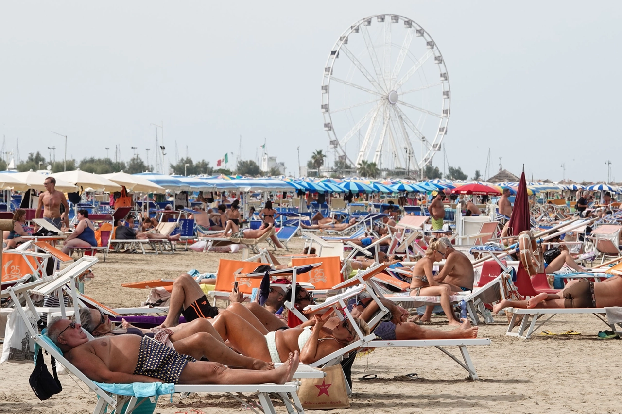 La spiaggia di Rimini (Archivio)