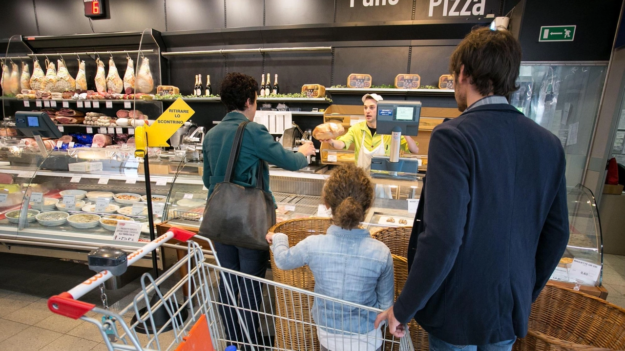 Il ceto medio è sempre più impoverito e deve fare i conti con il rincaro generalizzato dei prezzi Il ceto medio è sempre più impoverito e deve fare i conti con il rincaro generalizzato dei prezzi