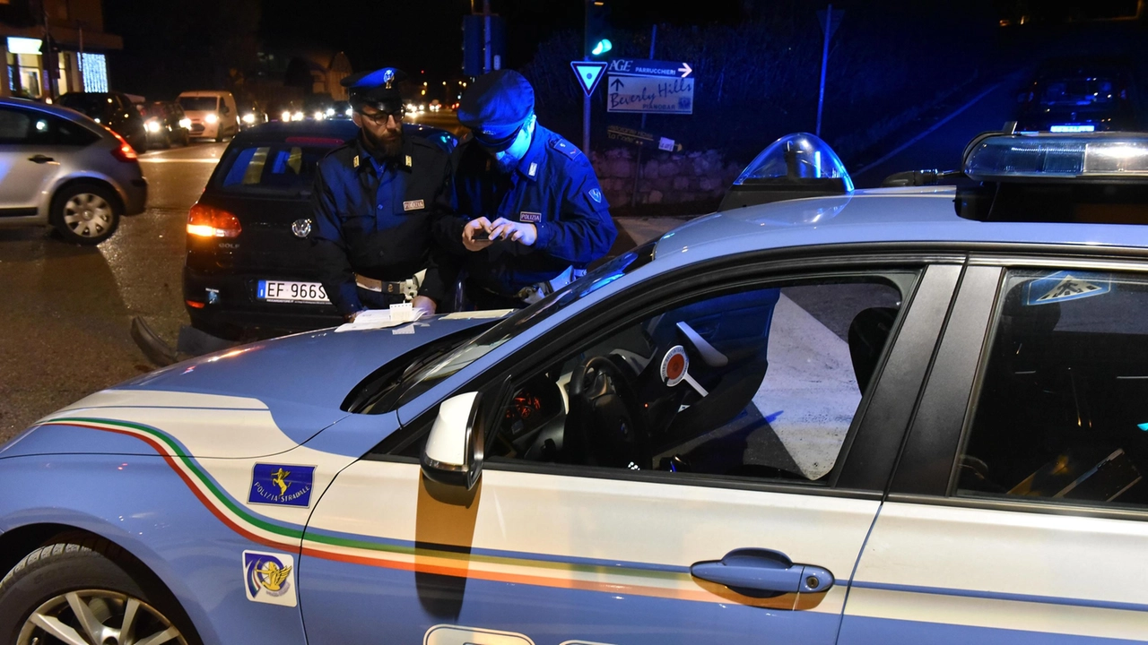Tre uomini arrestati a Busto Arsizio per aver rubato 5000 litri di gasolio dai depositi di Pedemontana. Indagini e tecnologia hanno permesso di risalire ai ladri e ora si cercano i ricettatori.