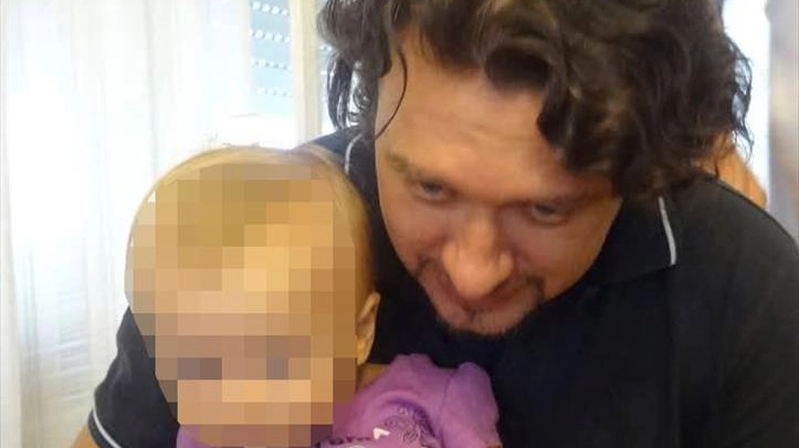 Il sestese Andrea Palermo con la figlia ancora piccola