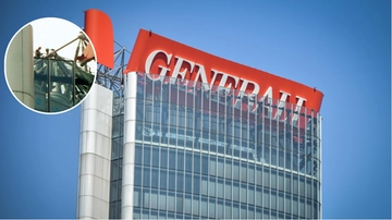CityLife, collassa l’insegna di Generali sul grattacielo Hadid: piazza transennata. Procura verso indagine per crollo colposo