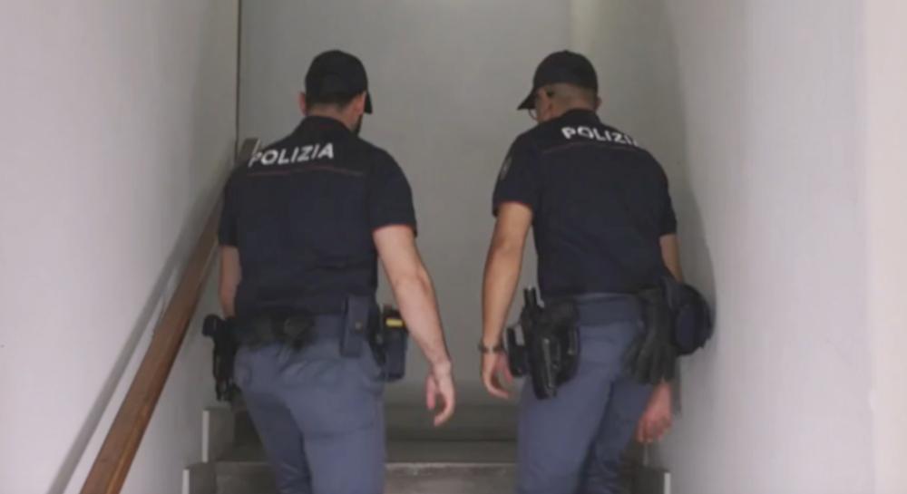 sono un amico di vostro nipote ha bisogno di aiuto i nonni gli consegnano i ricordi di una vita il truffatore un 17enne