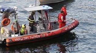È di una donna italiana di 60 anni il corpo senza vita ripescato ieri mattina dal lago, nel tratto antistante... È di una donna italiana di 60 anni il corpo senza vita ripescato ieri mattina dal lago, nel tratto antistante...