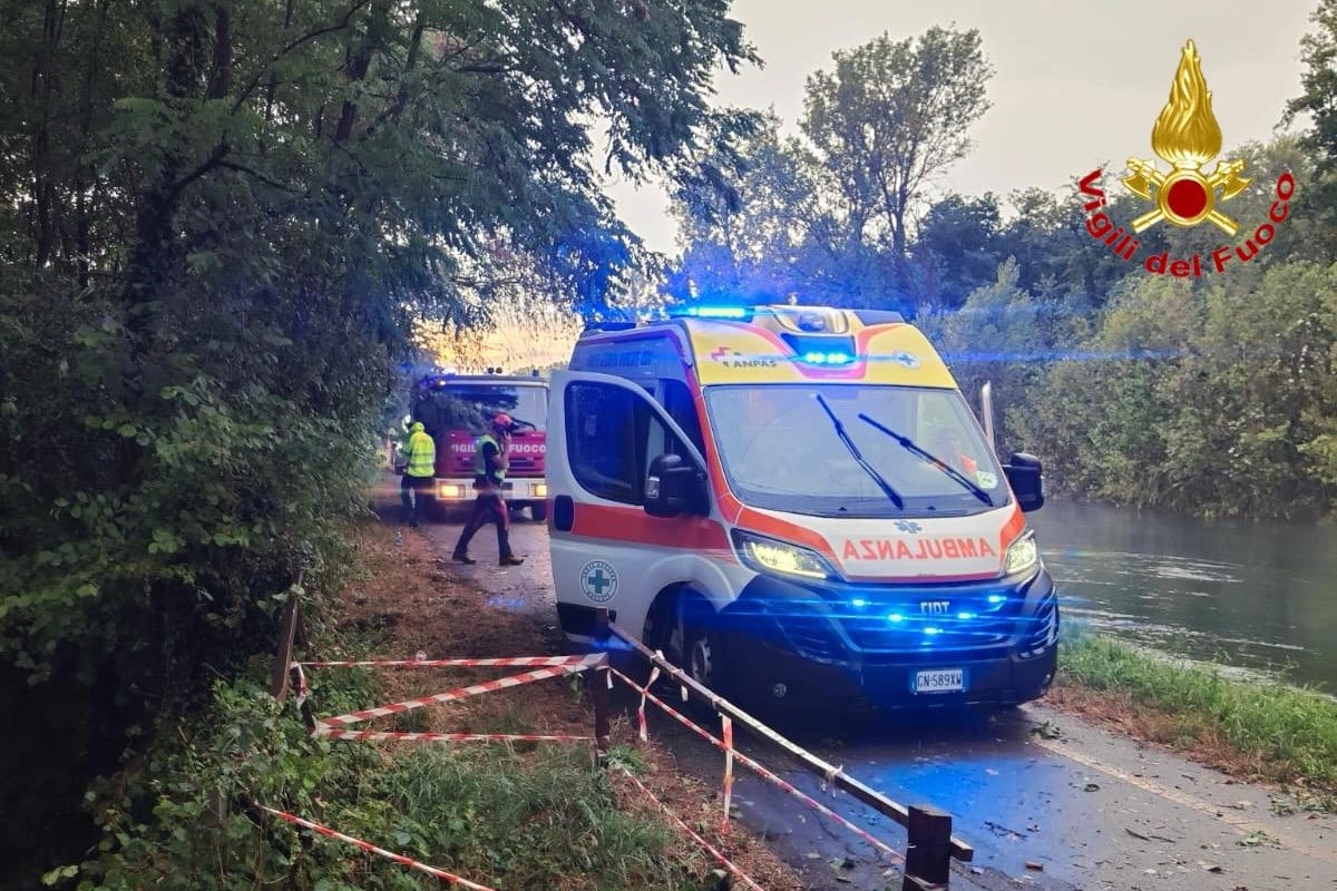 Inutile l'intervento dei soccorritori: la donna è morta sul colpo