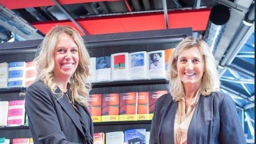 Daniela Fatarella and Alessandra Carra sign the agreement between the Feltrinelli Group and Save the Children