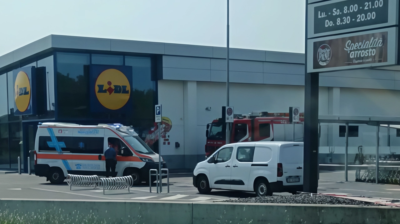 Sant’Angelo Lodigiano, un 54enne ha riportato diverse ustioni. Evacuato un supermercato .