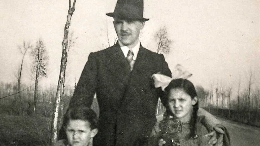 Il negoziante antifascista Giovanni Mirotti verrà commemorato a Casalpusterlengo con l'installazione di una Pietra d'inciampo il 9 novembre, in memoria delle vittime del nazifascismo. Il negoziante antifascista Giovanni Mirotti verrà commemorato a Casalpusterlengo con l'installazione di una Pietra d'inciampo il 9 novembre, in memoria delle vittime del nazifascismo.