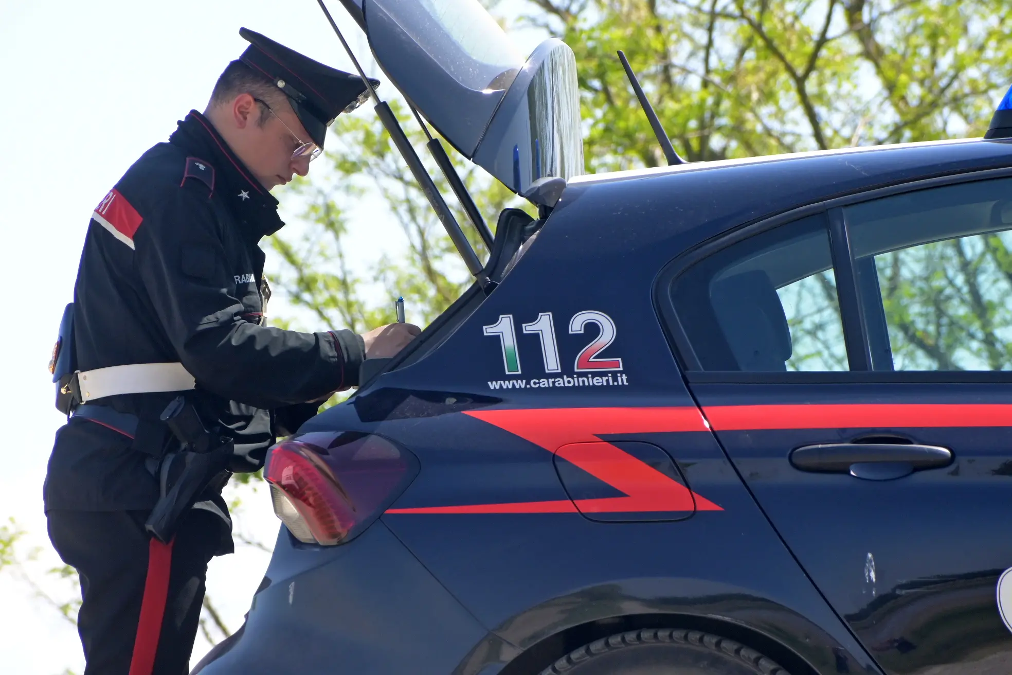 Furto alla Lidl di Robbio: buco nel muro e cassaforte tagliata. Banda in fuga con 10mila euro