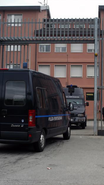 Terrorizzava le vicine di casa, lo stalker va in carcere Terrorizzava le vicine di casa, lo stalker va in carcere
