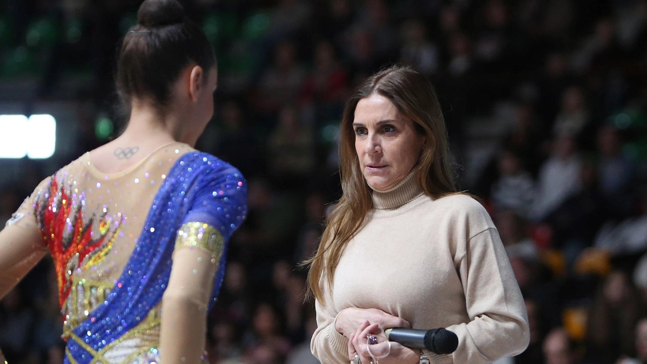 Emanuela Maccarani nel corso di un allenamento della Nazionale di ginnastica ritmica aperto al pubblico