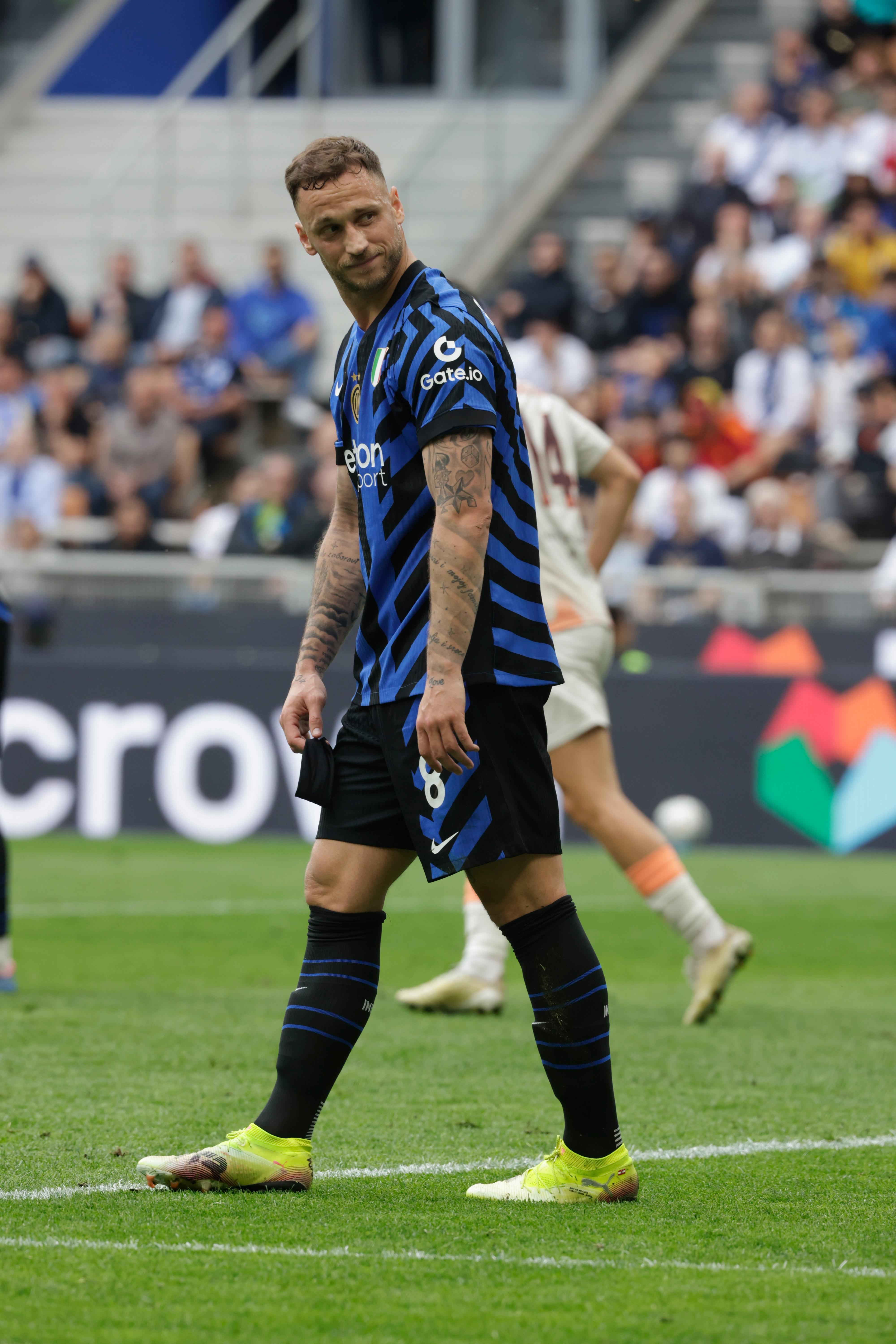 Assalto alla villa di Marko Arnautovic a Cantù: l’aggressione a bastonate e il tentato furto sventato da una coppia filippina Assalto alla villa di Marko Arnautovic a Cantù: l’aggressione a bastonate e il tentato furto sventato da una coppia filippina
