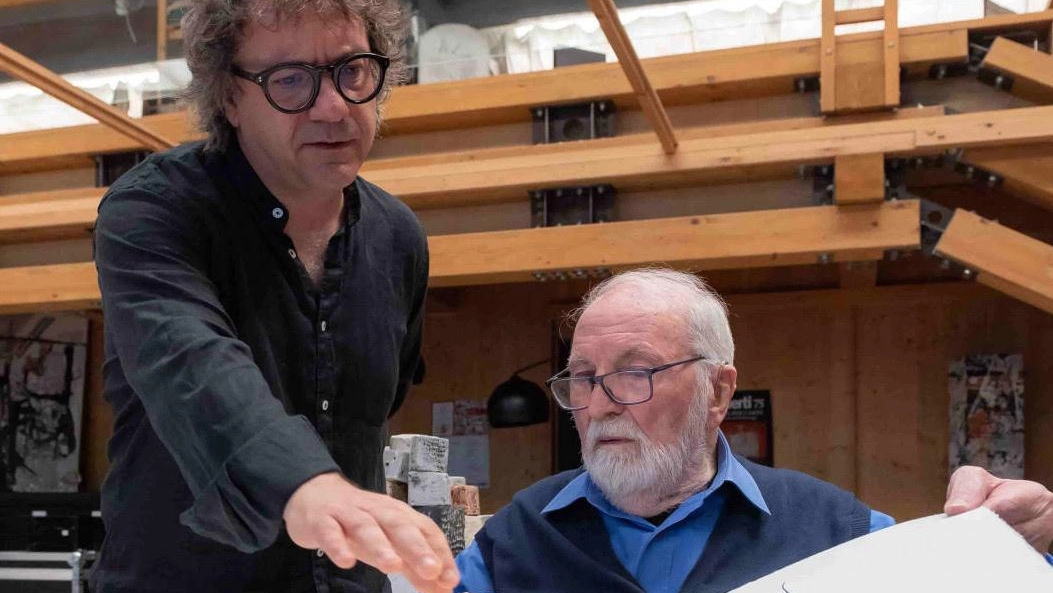 Remo Anzovino con l’artista Giorgio Celiberti nel cui studio si sono tenuti i concerti finiti nel disco “Atelier“ Remo Anzovino con l’artista Giorgio Celiberti nel cui studio si sono tenuti i concerti finiti nel disco “Atelier“