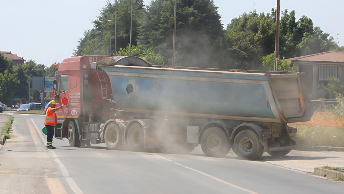 i camion di pedemontana esposto alla sindaca