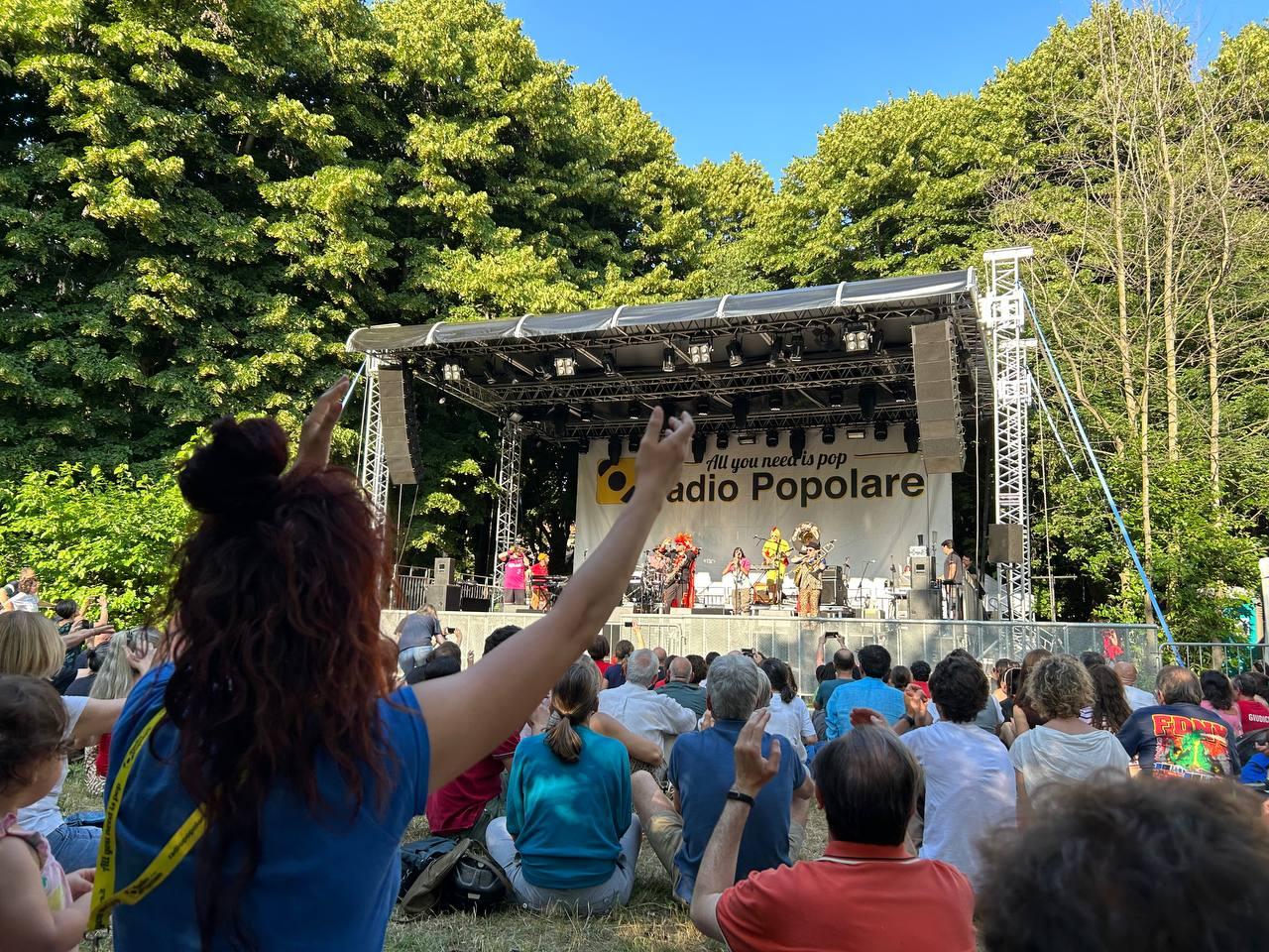 Radio Popolare, 49 anni di spirito indomito e libero giornalismo. Concerti e talk, tre giorni di festa: il programma Radio Popolare, 49 anni di spirito indomito e libero giornalismo. Concerti e talk, tre giorni di festa: il programma