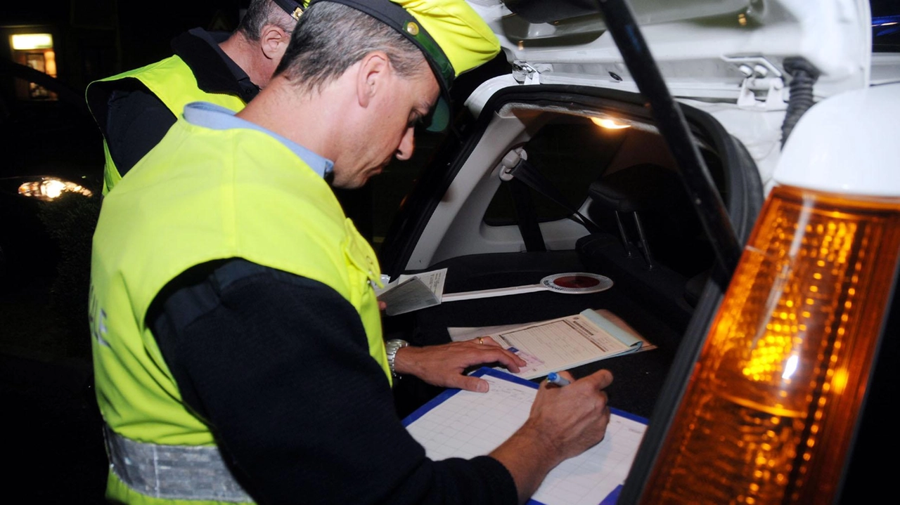 Un posto di controllo Gli agenti hanno preferito l’indulgenza prima della fase sanzionatoria in caso di velocità elevata Un posto di controllo Gli agenti hanno preferito l’indulgenza prima della fase sanzionatoria in caso di velocità elevata