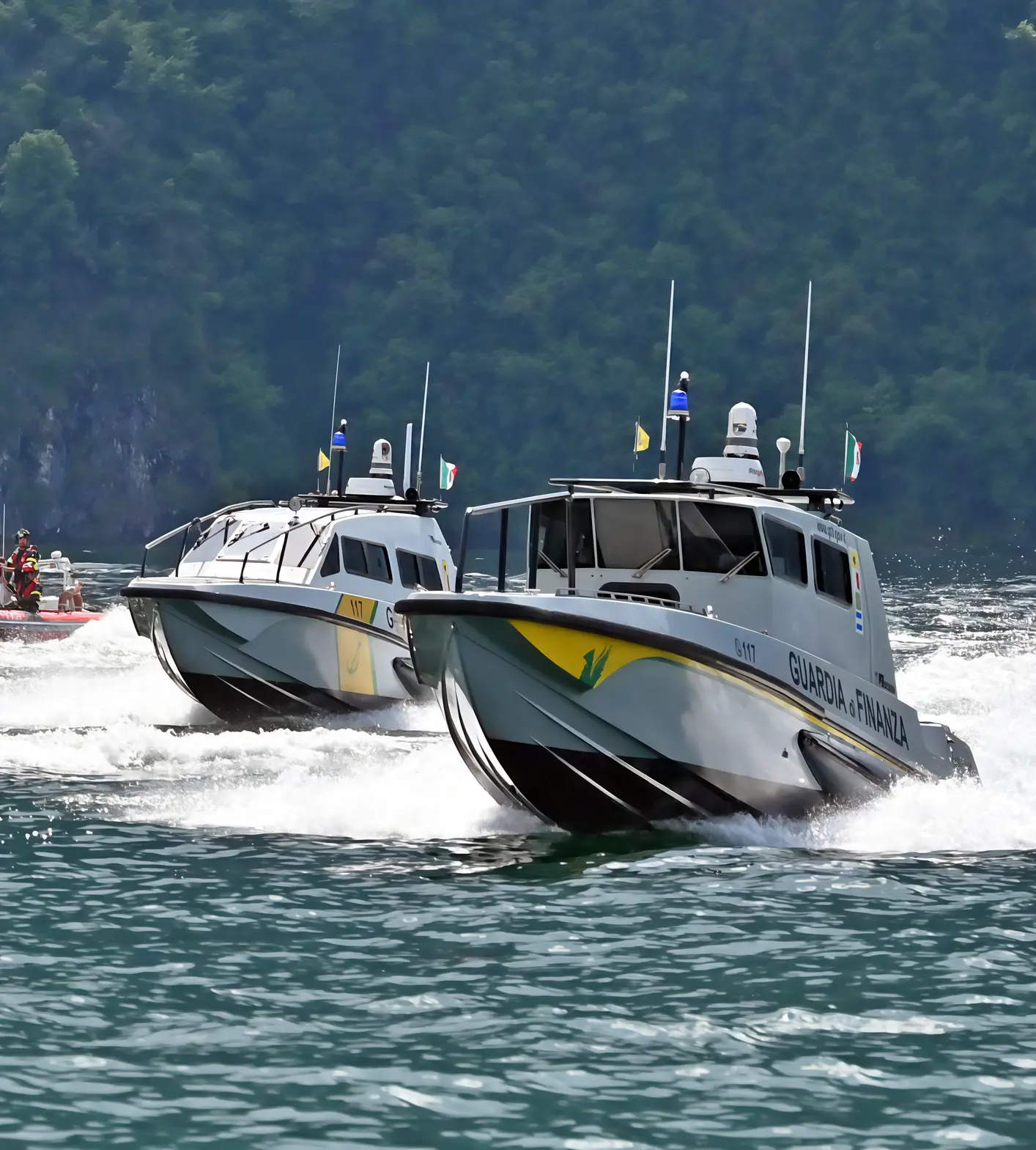 Cantieri navali. Sequestri e irregolarità